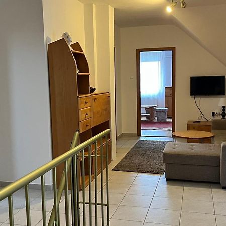 Boezsi Apartman Sárvár Εξωτερικό φωτογραφία