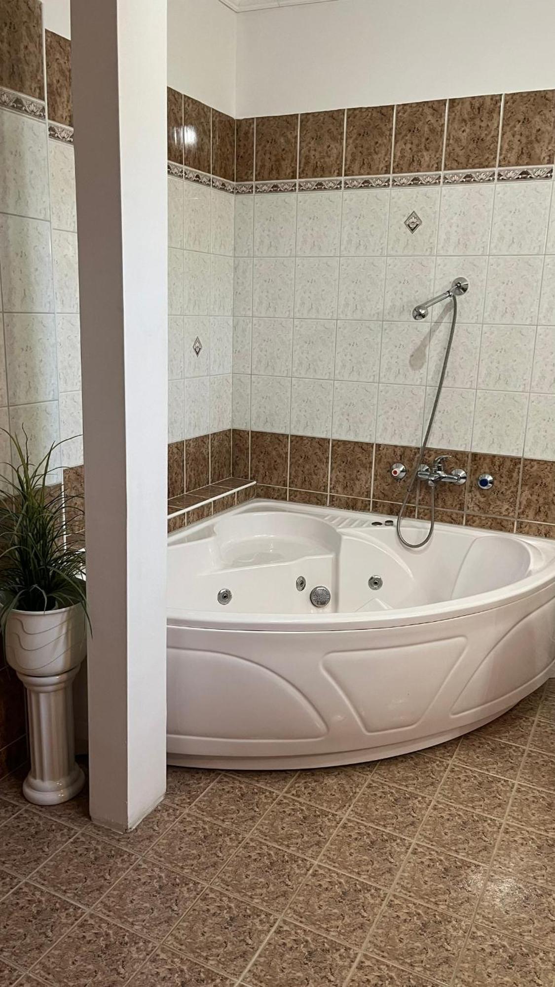 Boezsi Apartman Sárvár Εξωτερικό φωτογραφία