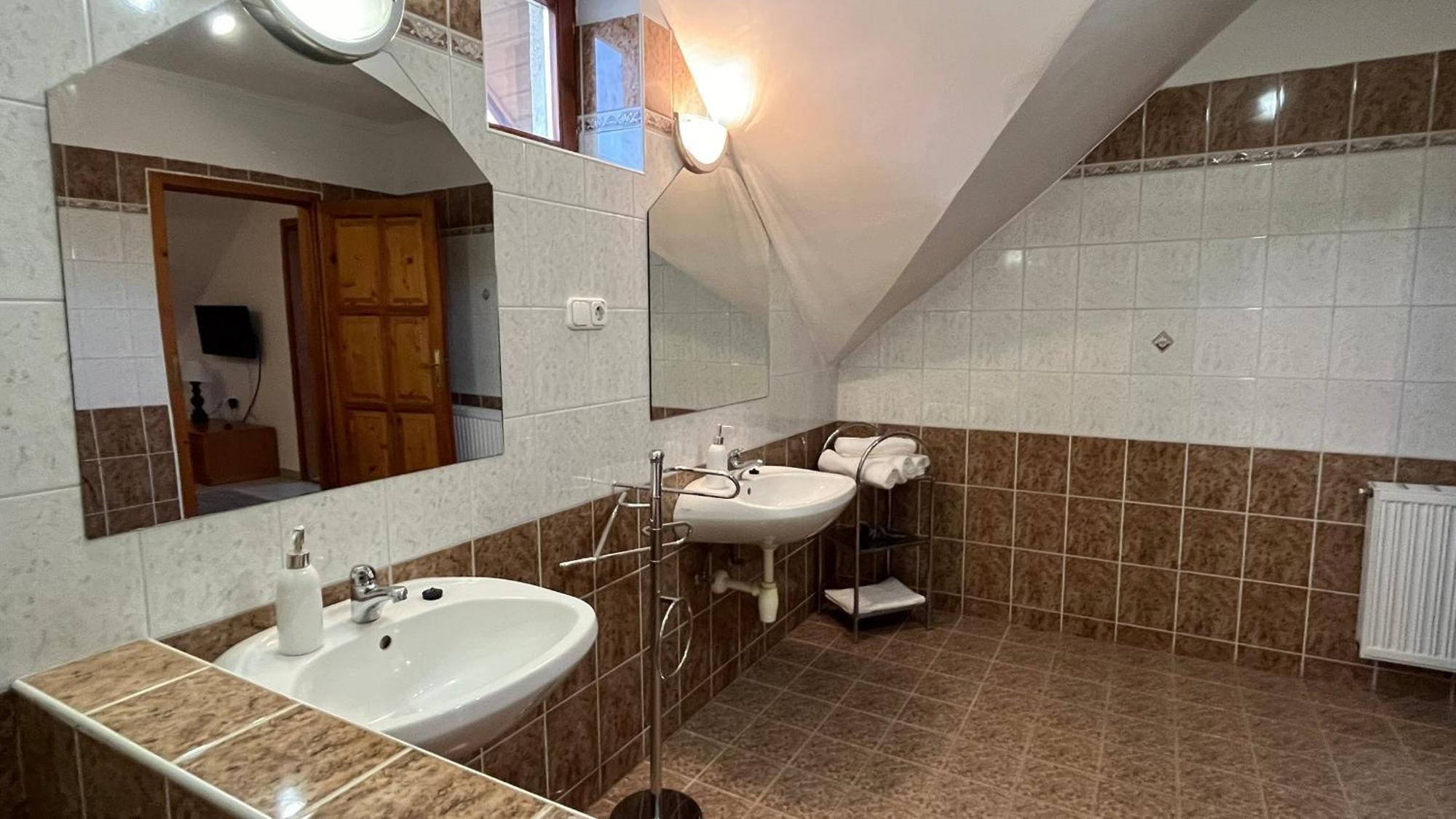 Boezsi Apartman Sárvár Εξωτερικό φωτογραφία
