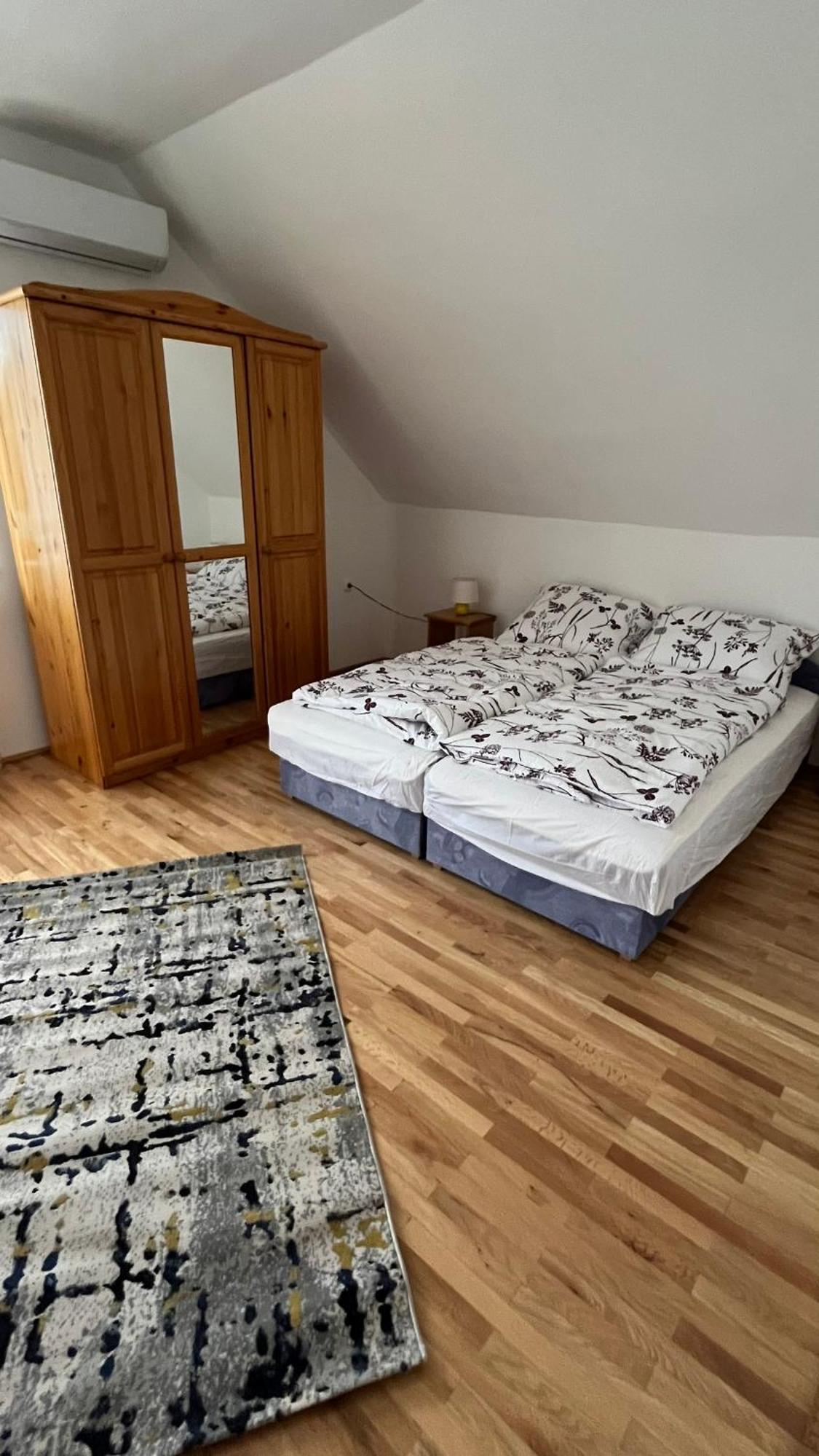 Boezsi Apartman Sárvár Εξωτερικό φωτογραφία