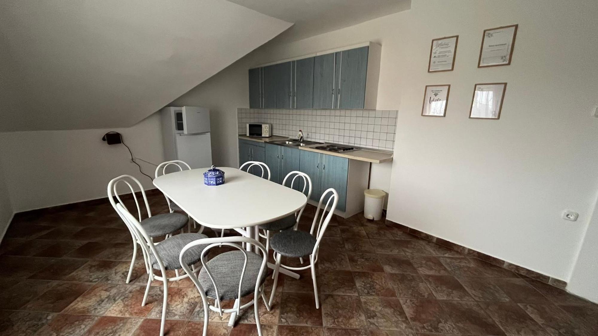 Boezsi Apartman Sárvár Εξωτερικό φωτογραφία