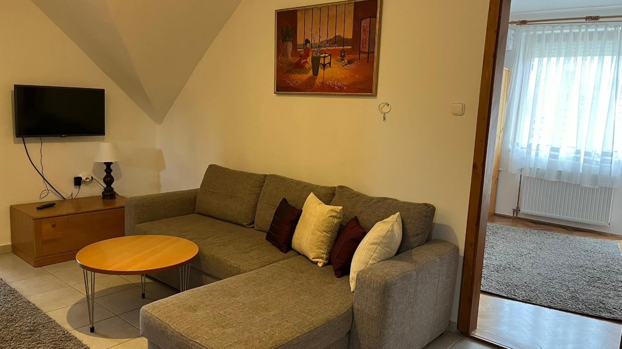 Boezsi Apartman Sárvár Εξωτερικό φωτογραφία