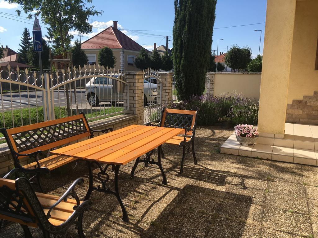 Boezsi Apartman Sárvár Εξωτερικό φωτογραφία